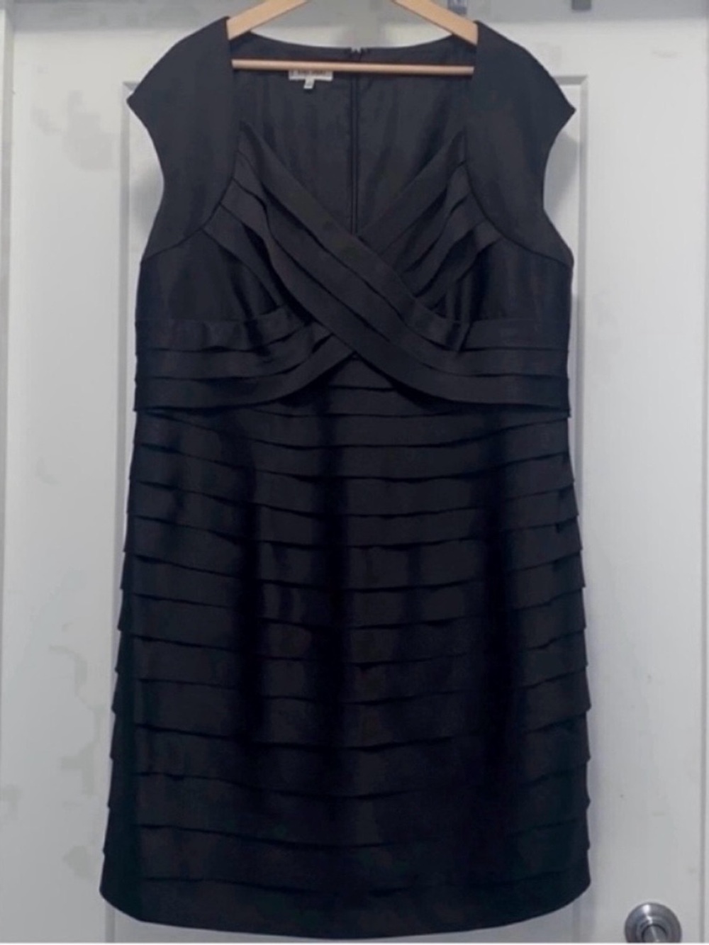 ❤️ JONES STUDIO V-Neck Sleeveless Formal Little Black Dress - Size 16W